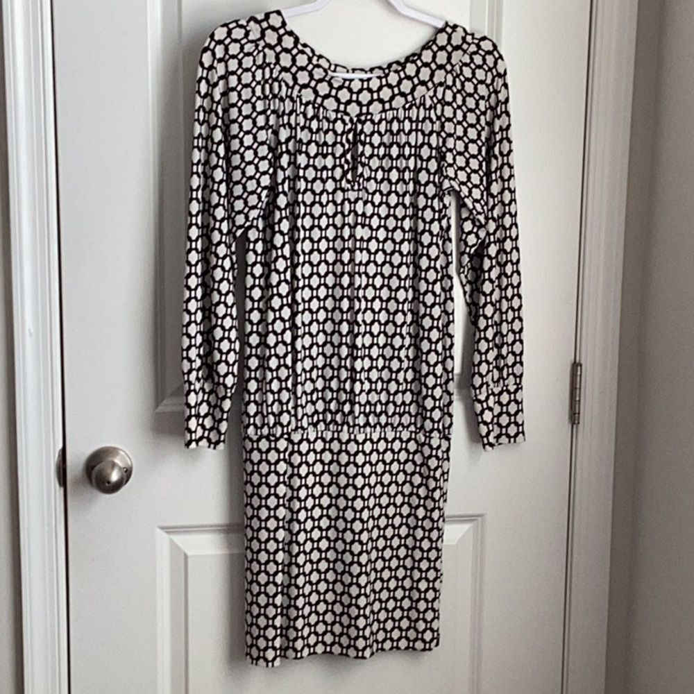 Arden B Black and White Sheath Dress Long Sleeve Crew Neck
